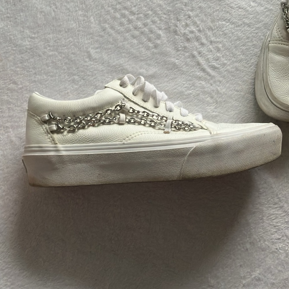 Vans - Picture 2 of 9